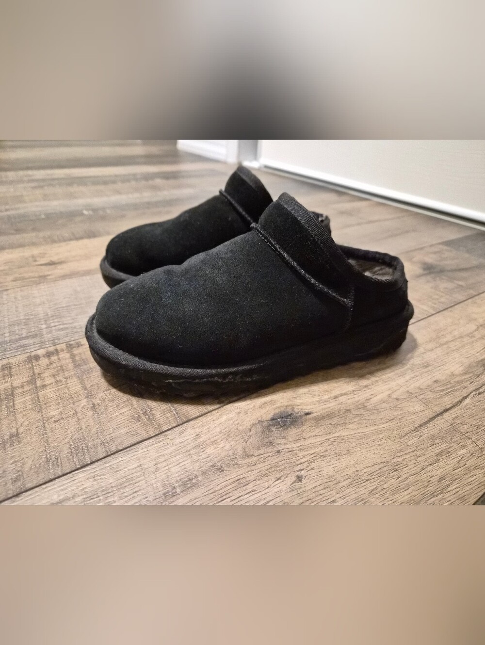 UGG CLASSIC SLIPPER - Picture 3 of 5